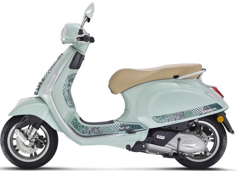 Vespa Primavera 125 E5+ Verde Batik Save £745 on RRP One Available Only.