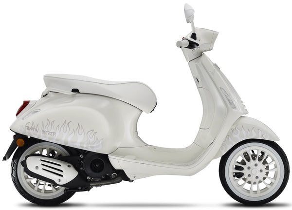 Vespa Sprint 125  - White 2024 - Massive  £851 Saving. Free Full UK Delivery.